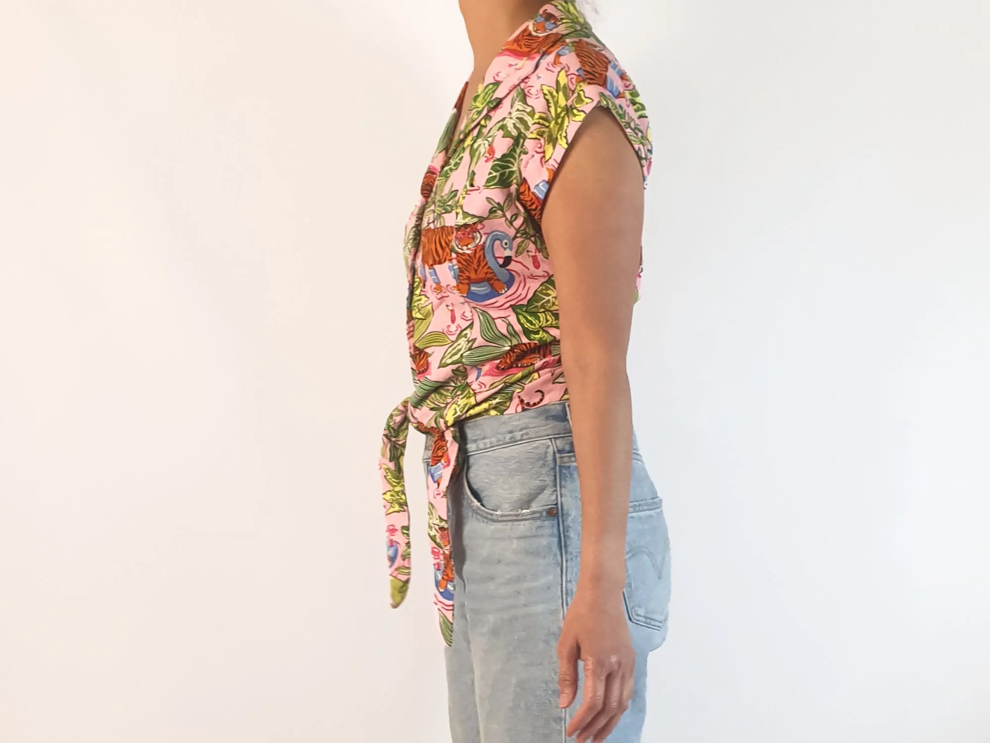 Revival vibrant cropped shirt size 10