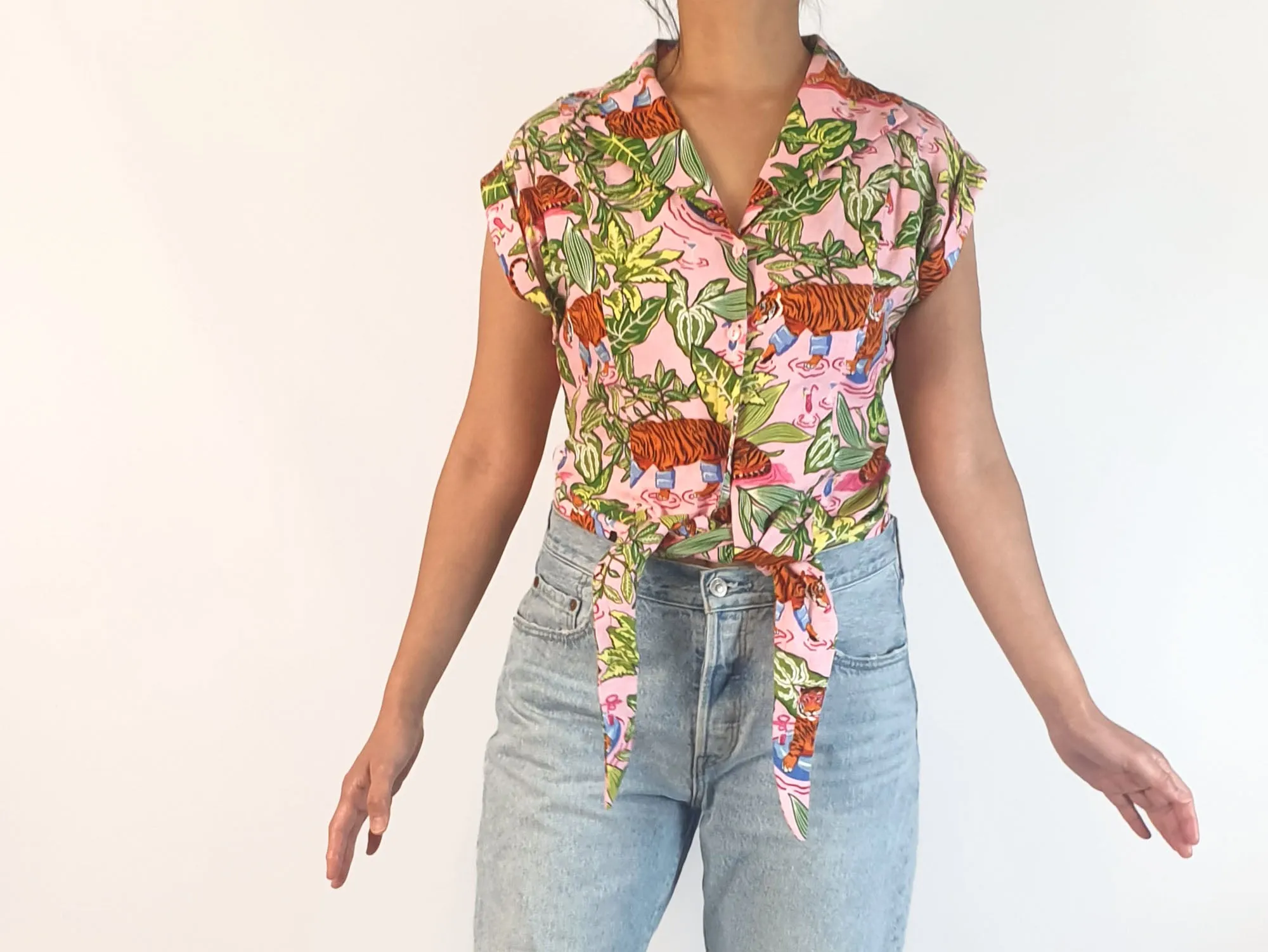 Revival vibrant cropped shirt size 10