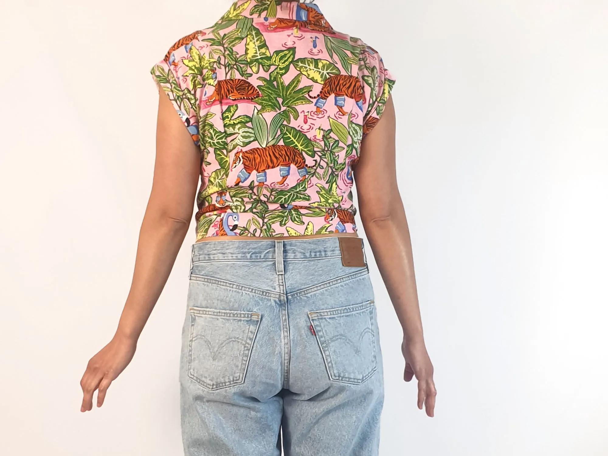 Revival vibrant cropped shirt size 10