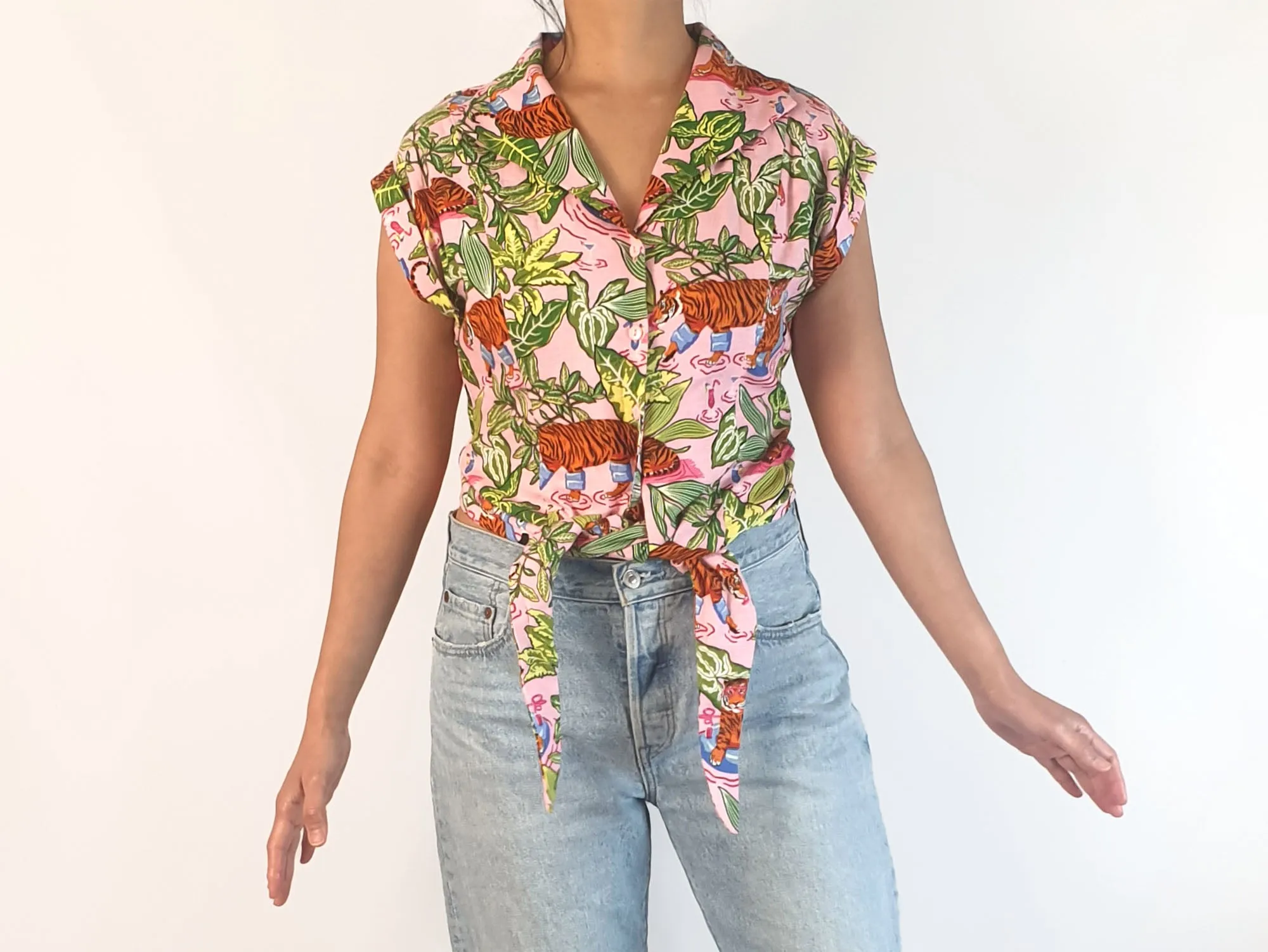 Revival vibrant cropped shirt size 10