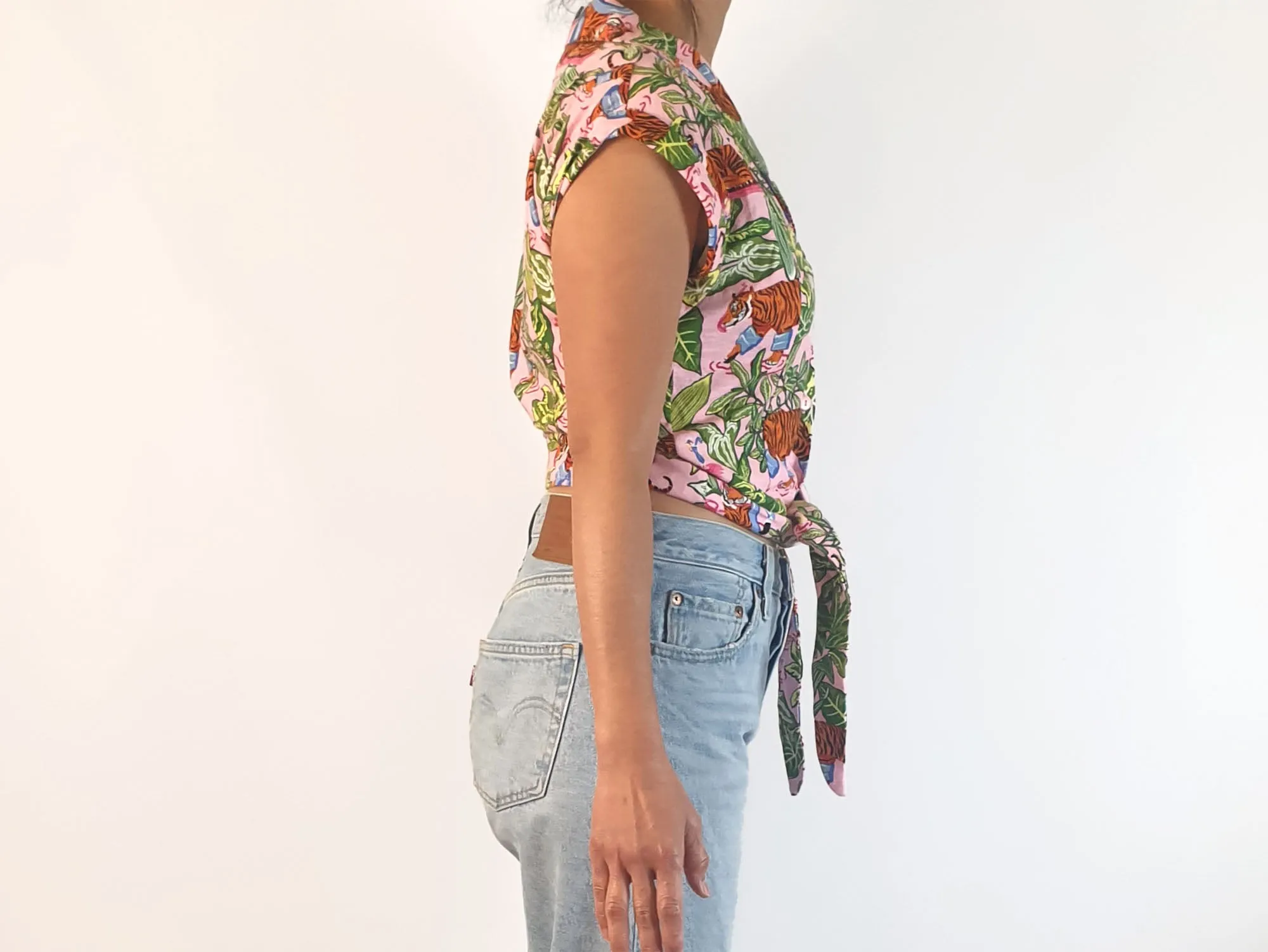 Revival vibrant cropped shirt size 10